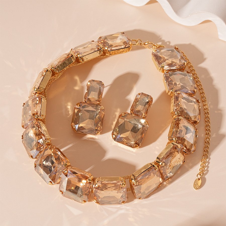 Fashion earrings and necklace - Image 6