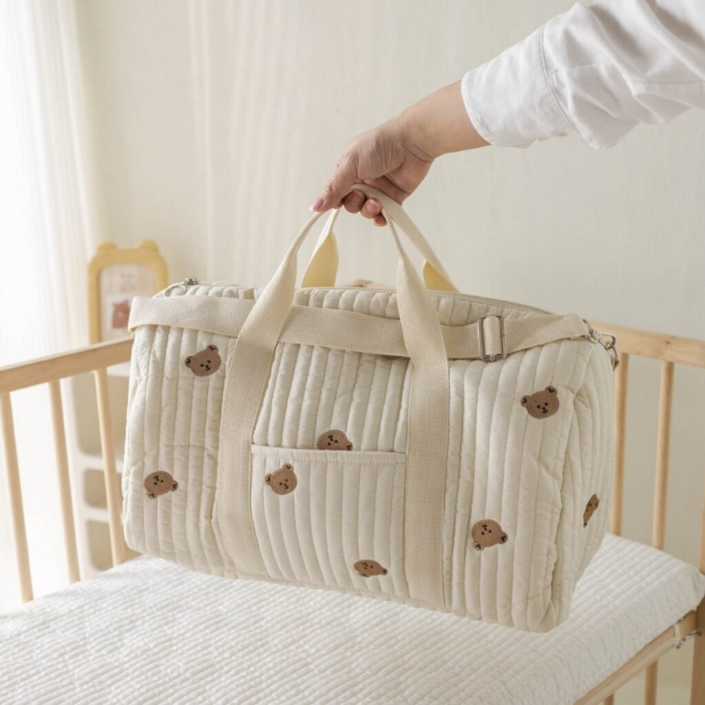 The large-capacity luggage bag is lightweight