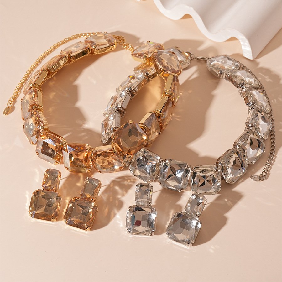 Fashion earrings and necklace - Image 2