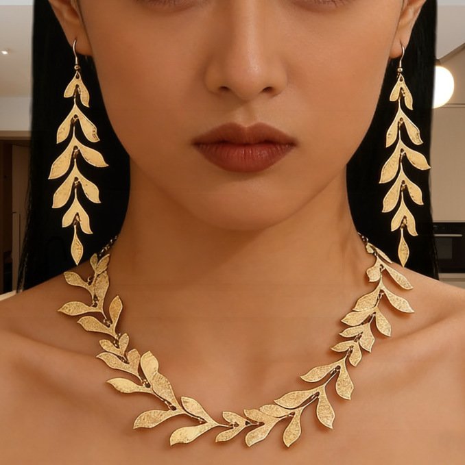 Jewelry leaf design golden Jewelry set - Image 2