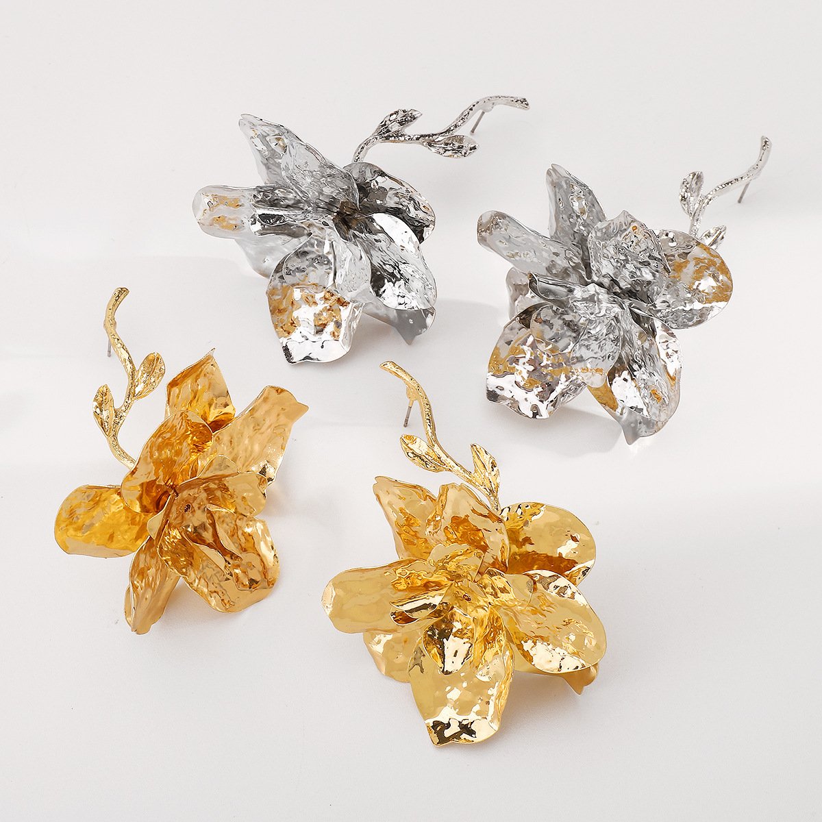 Floral Metal Vintage Earrings - Image 4
