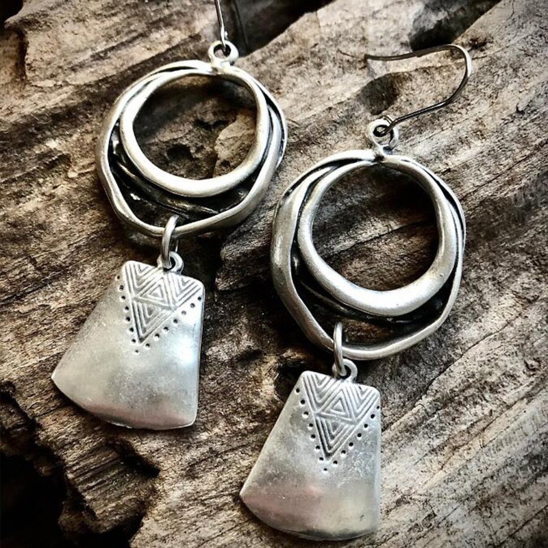 Ethic inspired earrings in silver alloy - Image 3
