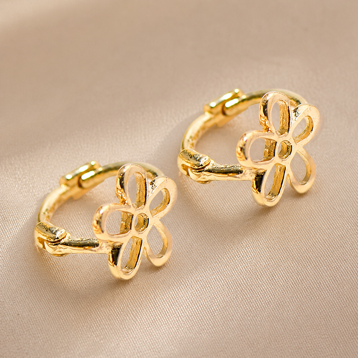 14k pure gold Gold Ear Cuffs Five-Petal Flower