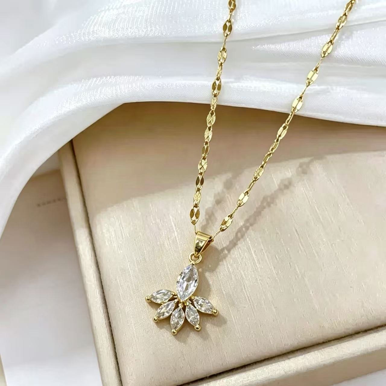 Flower Zircon Necklace Earrings Set - Image 4
