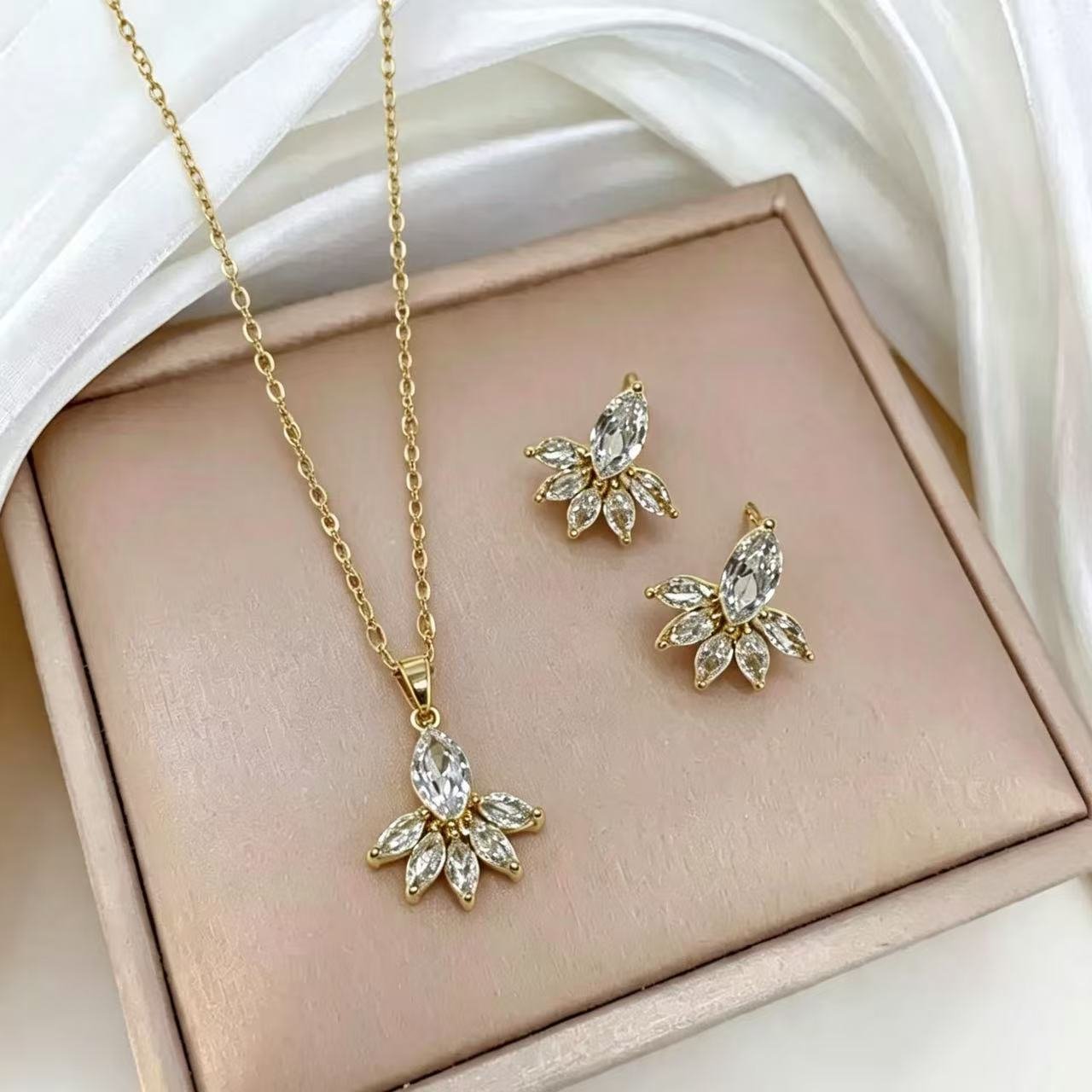 Flower Zircon Necklace Earrings Set