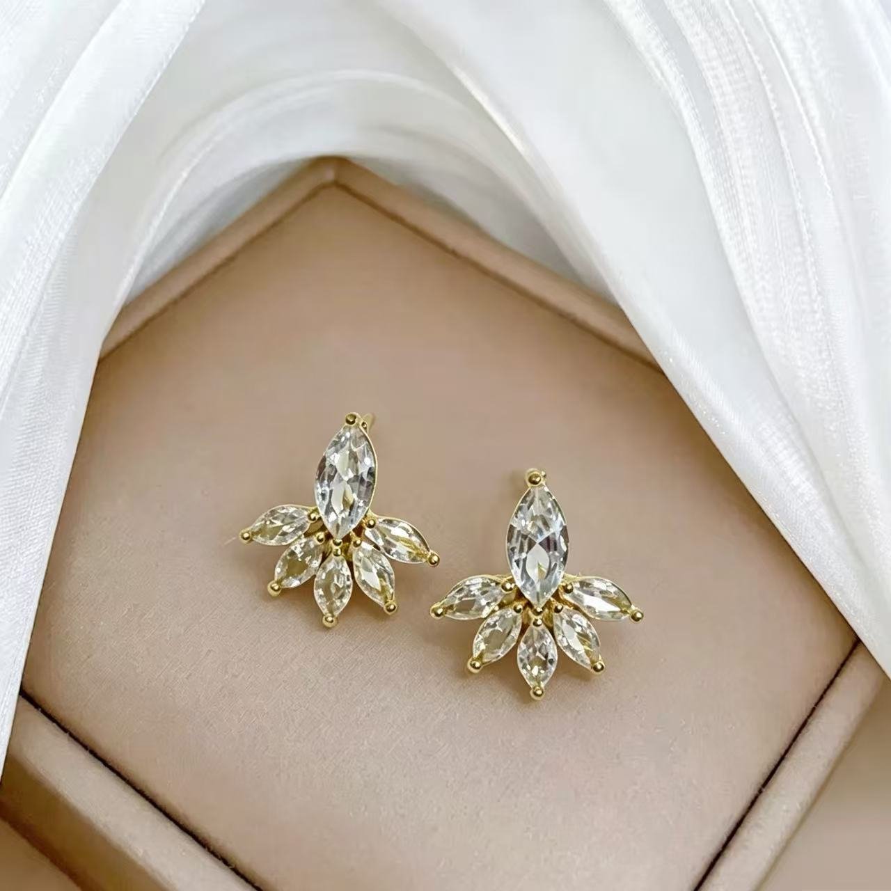 Flower Zircon Necklace Earrings Set - Image 3