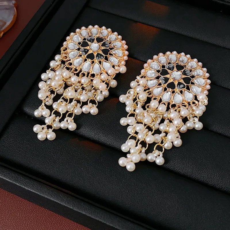Vintage Love Drop Earrings for Women Fancy Dripping Pearl Drop Earring Light Luxury Exaggerate Gorgeous Jewelry Wedding Gift