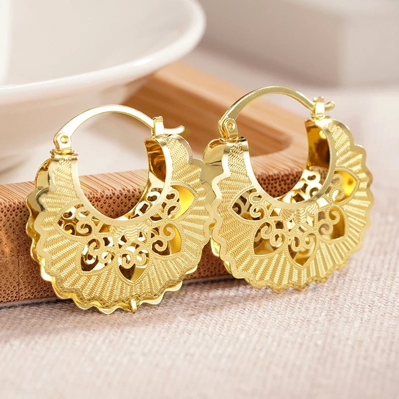 Huitan Hollow Out Women Hoop Earrings Wedding Party Daily Engagement Anniversary Trendy Luxury Gold Color Accessories Jewelry Huitan Hollow Out Women Hoop Earrings Wedding Party Daily Engagement Anniversary Trendy Luxury Gold Color Accessories Jewelry