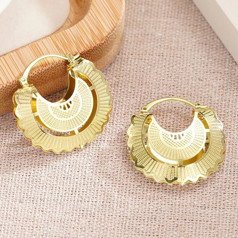 Huitan Hollow Out Women Hoop Earrings Wedding Party Daily Engagement Anniversary Trendy Luxury Gold Color Accessories Jewelry Huitan Hollow Out Women Hoop Earrings Wedding Party Daily Engagement Anniversary Trendy Luxury Gold Color Accessories Jewelry