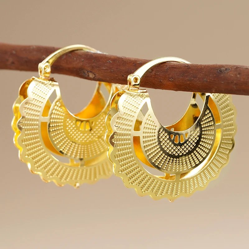 Huitan Hollow Out Women Hoop Earrings Wedding Party Daily Engagement Anniversary Trendy Luxury Gold Color Accessories Jewelry Huitan Hollow Out Women Hoop Earrings Wedding Party Daily Engagement Anniversary Trendy Luxury Gold Color Accessories Jewelry