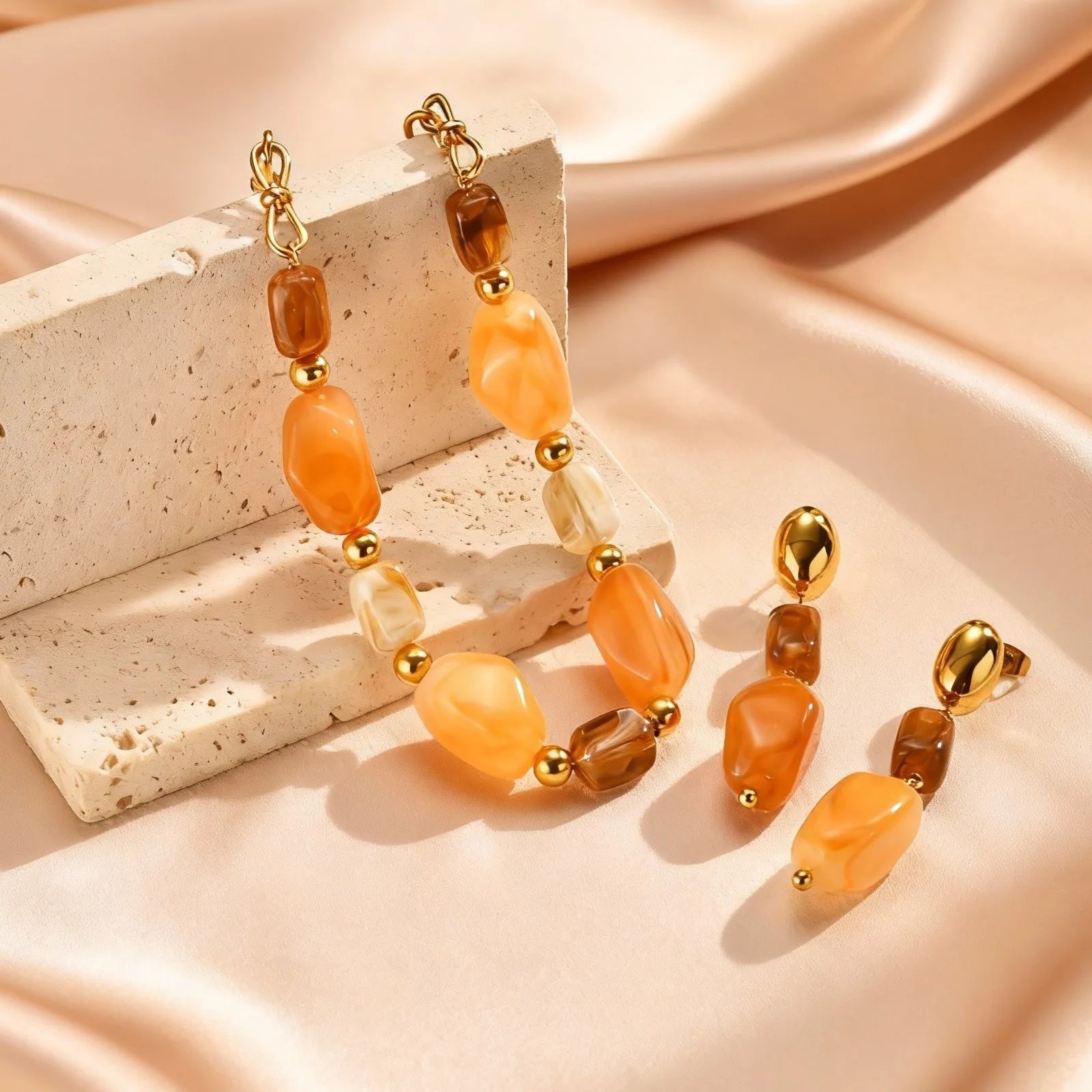 Vintage Acrylic Resin Irregular Pendant Necklace for Women, 18K Gold Plated Stainless Steel Necklace, Trendy Jewelry Waterproof Vintage Acrylic Resin Irregular Pendant Necklace for Women, 18K Gold Plated Stainless Steel Necklace, Trendy Jewelry Waterproof