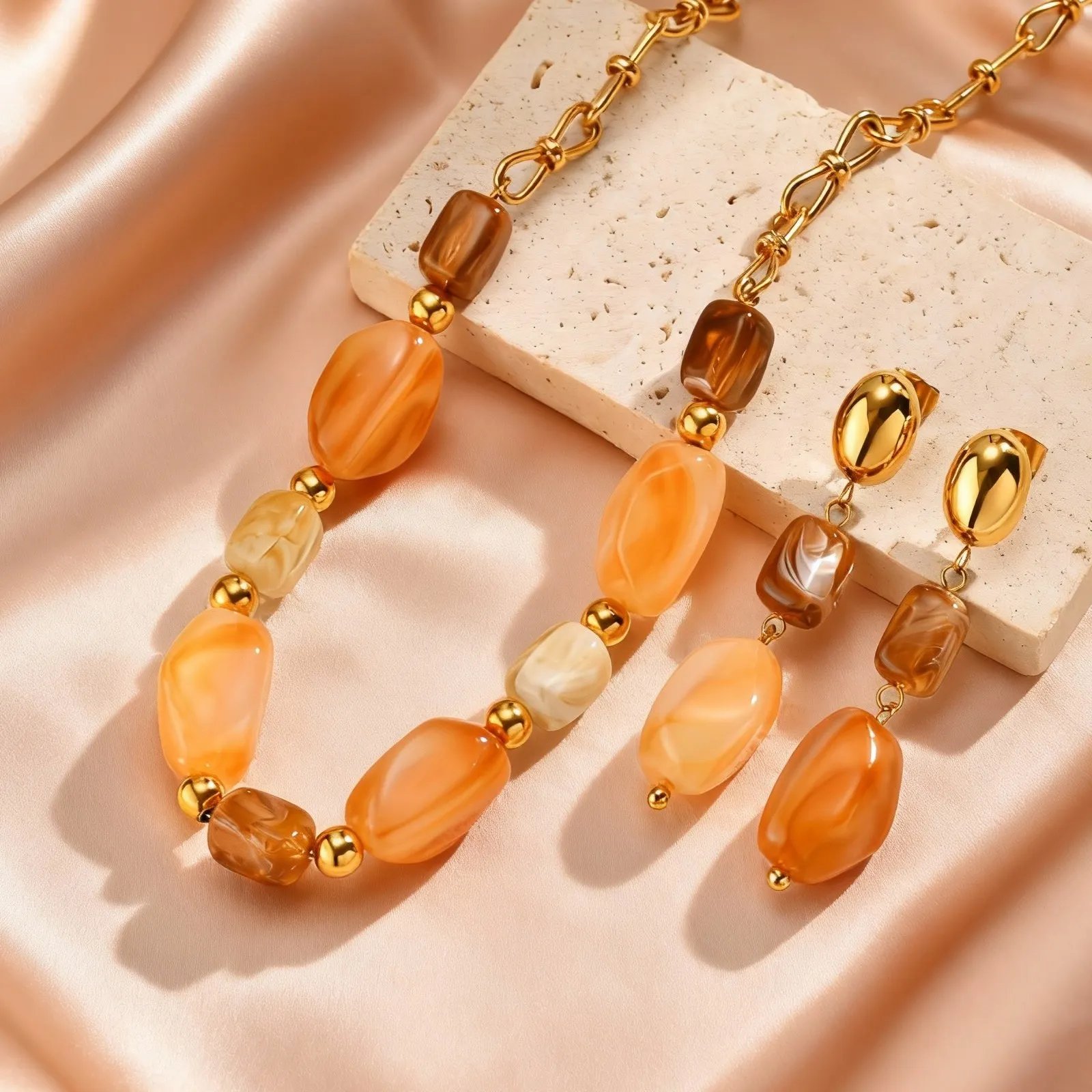 Vintage Acrylic Resin Irregular Pendant Necklace for Women, 18K Gold Plated Stainless Steel Necklace, Trendy Jewelry Waterproof Vintage Acrylic Resin Irregular Pendant Necklace for Women, 18K Gold Plated Stainless Steel Necklace, Trendy Jewelry Waterproof