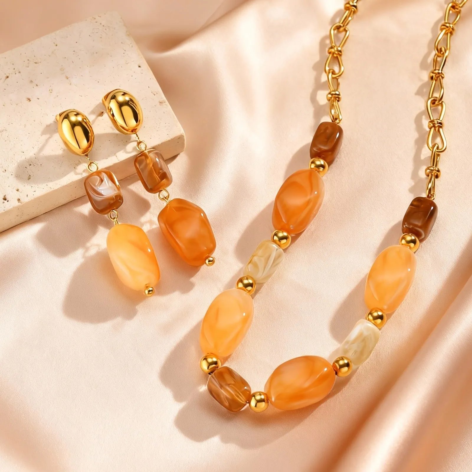Vintage Acrylic Resin Irregular Pendant Necklace for Women, 18K Gold Plated Stainless Steel Necklace, Trendy Jewelry Waterproof Vintage Acrylic Resin Irregular Pendant Necklace for Women, 18K Gold Plated Stainless Steel Necklace, Trendy Jewelry Waterproof