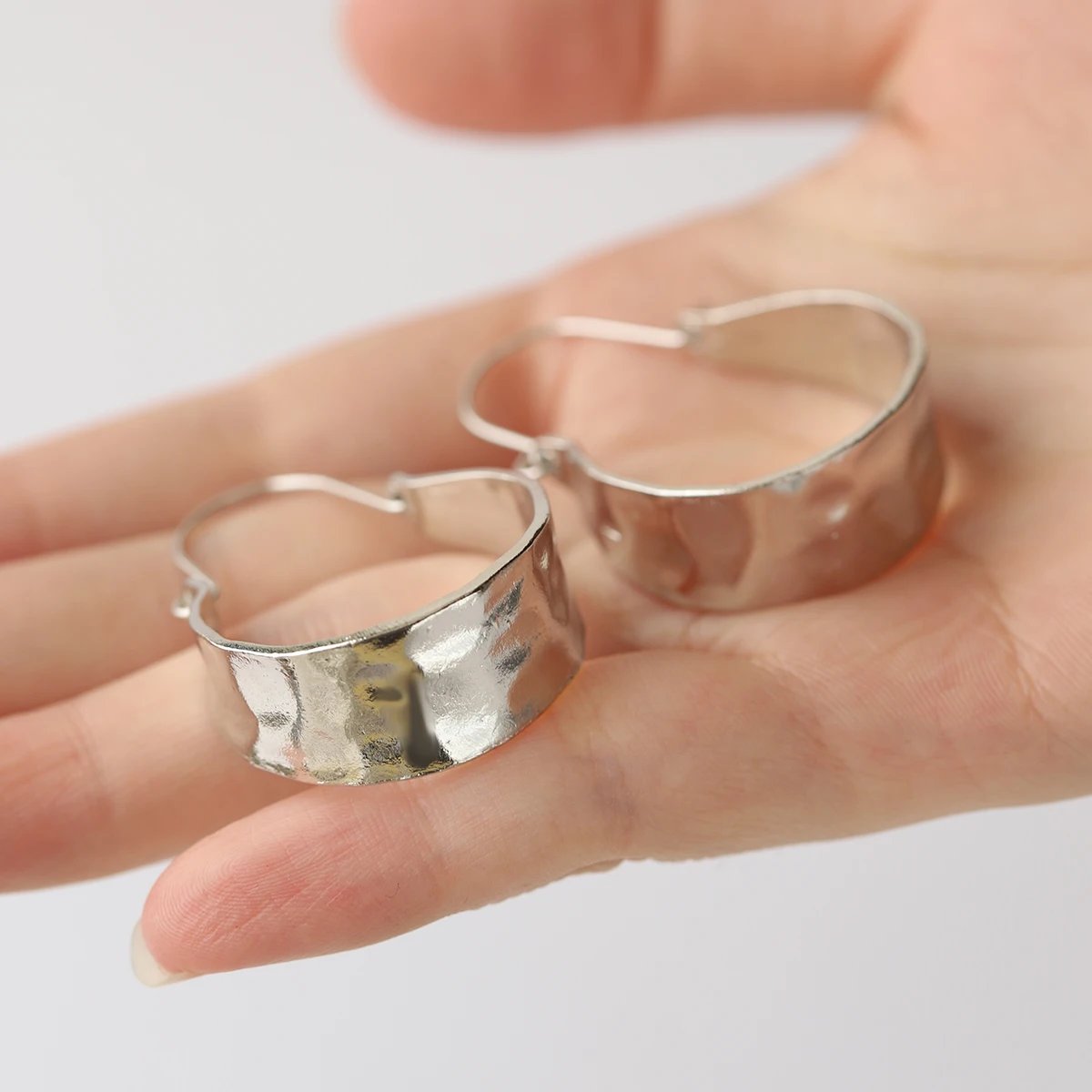 Boho ethnic style minimalist earrings, alloy Earring for women - Image 3