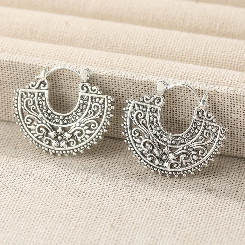 Vintage Hand-carved Flower Hollowed-out Semi-circular Hoop Earrings Women's Ethnic Exquisite Silvery Plated Jewelry Accessories