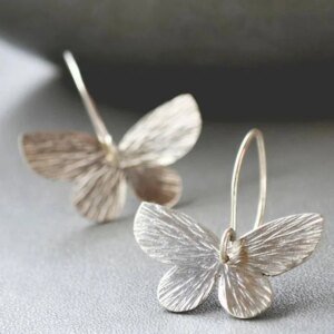 Retro Trend Women Drop Earrings Silver Alloy Hand Pattern Butterfly Dangle Earring Fine Engagement Jewelry Gift