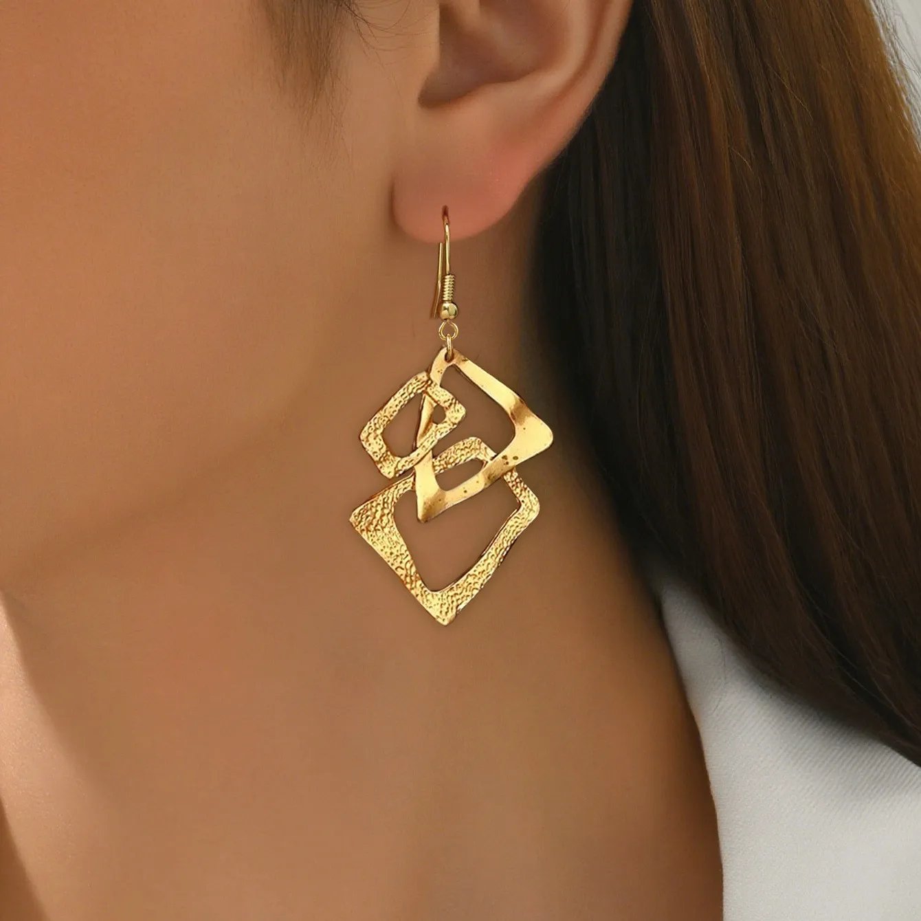 Vintage Exaggerated Geometric Irregular Triangle Splicing Hollow Metal Necklace and Earring Set Choker Clavicle Chain Vintage Exaggerated Geometric Irregular Triangle Splicing Hollow Metal Necklace and Earring Set Choker Clavicle Chain