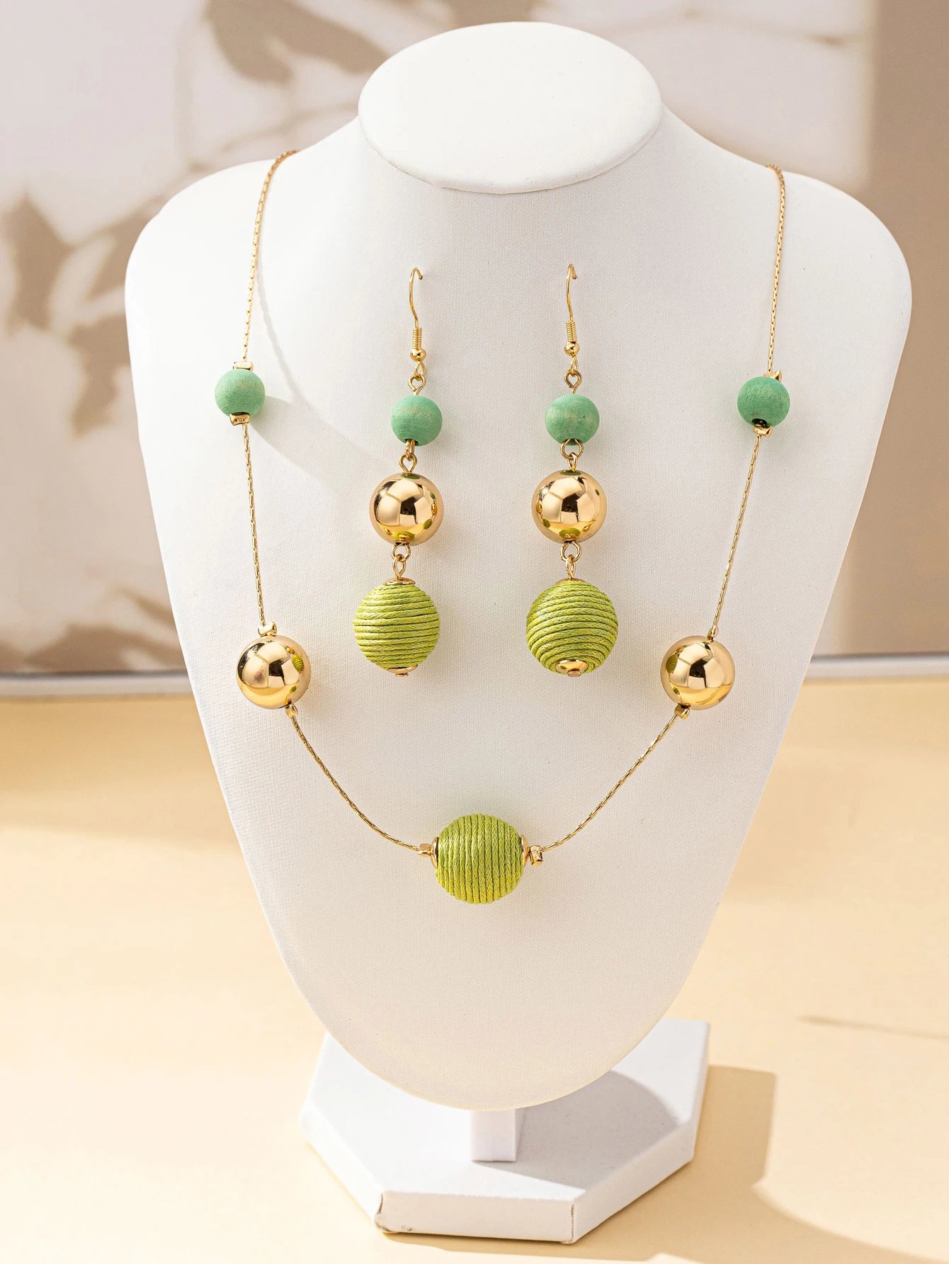 2-Piece Women's Jewelry Set Bohemian Style Mixed-Color Handmade Wire-Wrapped Ball Earrings and Necklace Set Suitable for Daily Wear and Vacation Wear