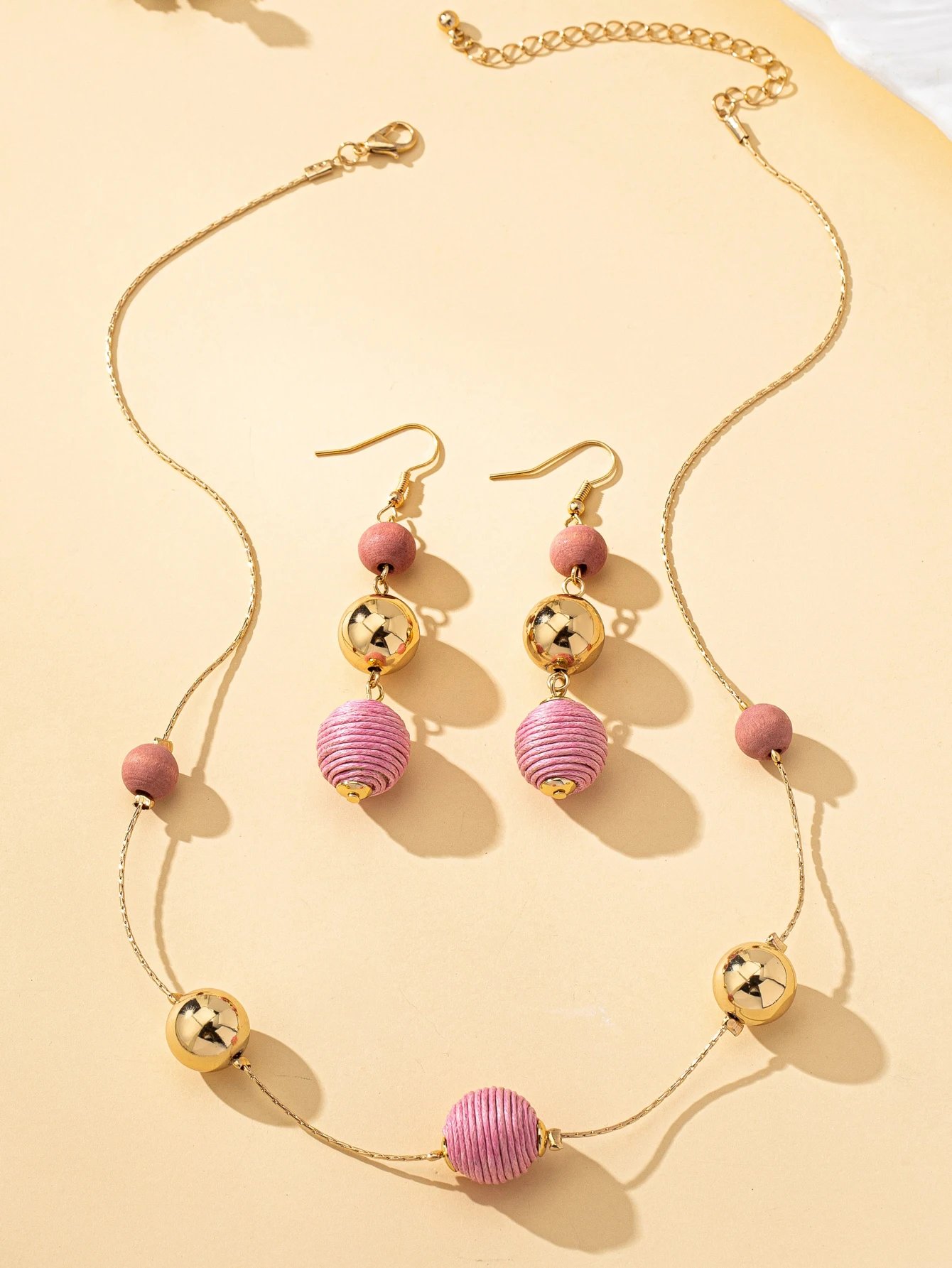 2-Piece Women's Jewelry Set Bohemian Style Mixed-Color Handmade Wire-Wrapped Ball Earrings and Necklace Set Suitable for Daily Wear and Vacation Wear