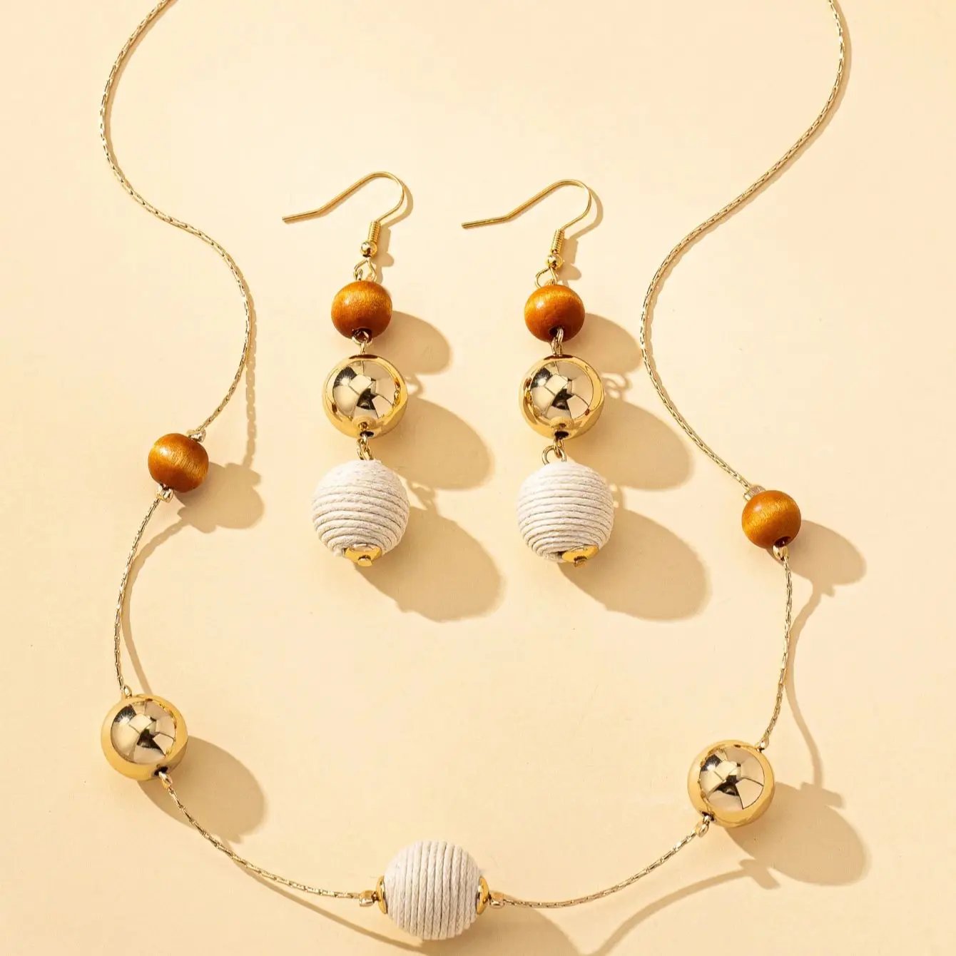 2-Piece Women's Jewelry Set Bohemian Style Mixed-Color Handmade Wire-Wrapped Ball Earrings and Necklace Set Suitable for Daily Wear and Vacation Wear