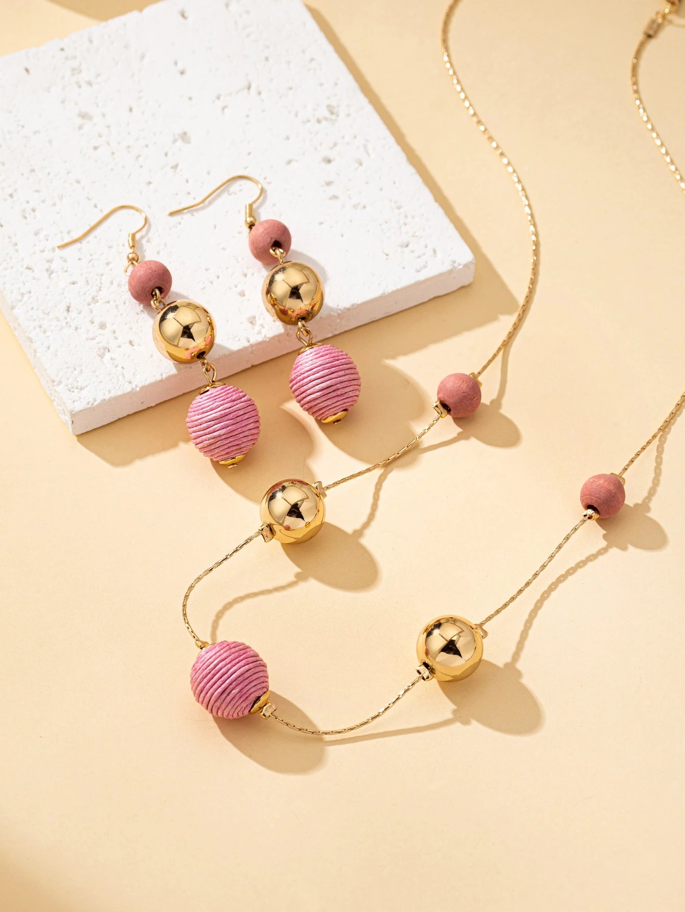 2-Piece Women's Jewelry Set Bohemian Style Mixed-Color Handmade Wire-Wrapped Ball Earrings and Necklace Set Suitable for Daily Wear and Vacation Wear