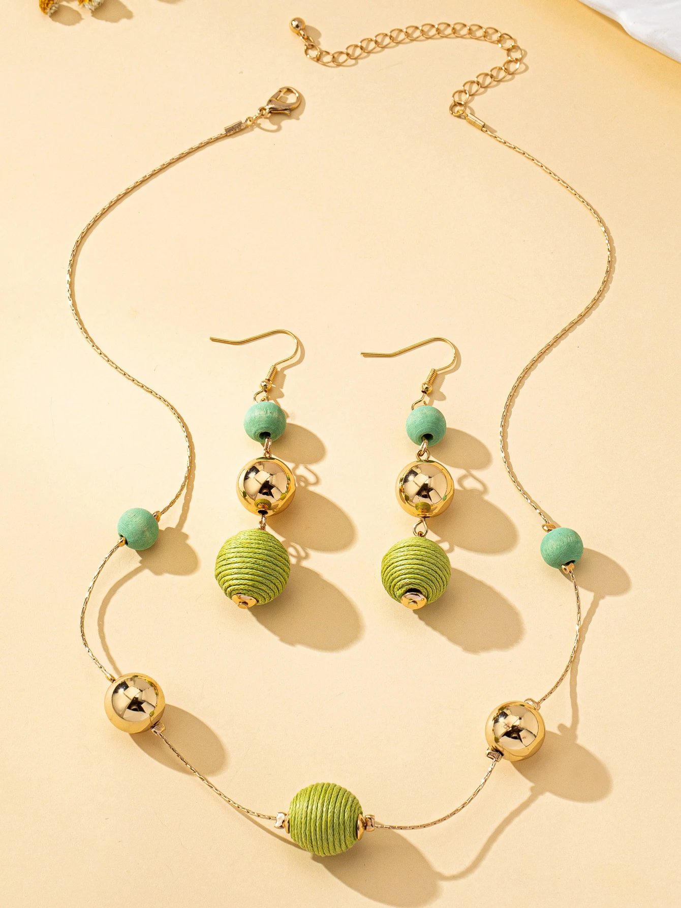 2-Piece Women's Jewelry Set Bohemian Style Mixed-Color Handmade Wire-Wrapped Ball Earrings and Necklace Set Suitable for Daily Wear and Vacation Wear