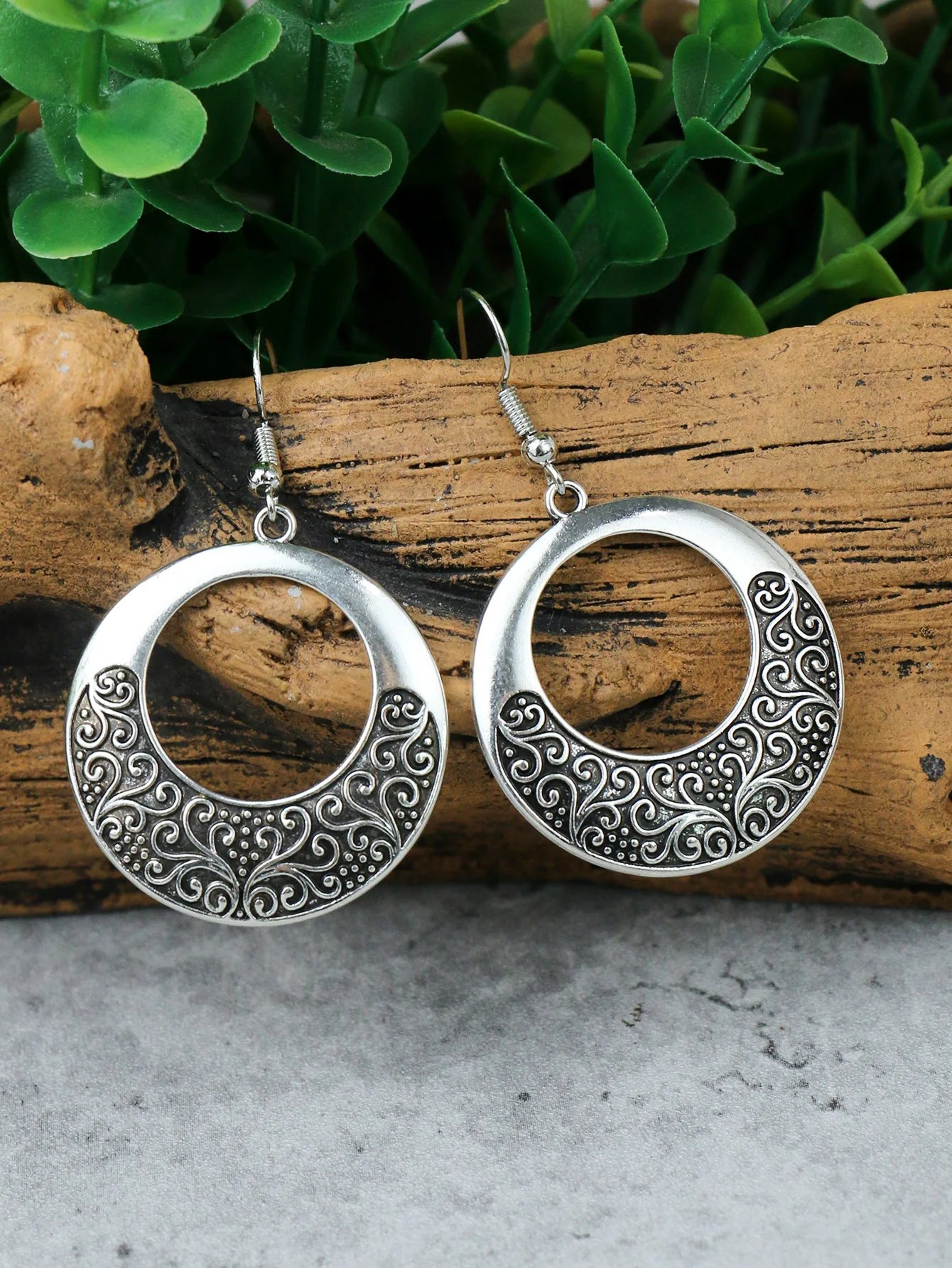 Vintage Ethnic Style Silver Pendant Earrings Necklace Set Round Ring Simple Carved Women's Style Earrings Necklace Combination Vintage Ethnic Style Silver Pendant Earrings Necklace Set Round Ring Simple Carved Women's Style Earrings Necklace Combination