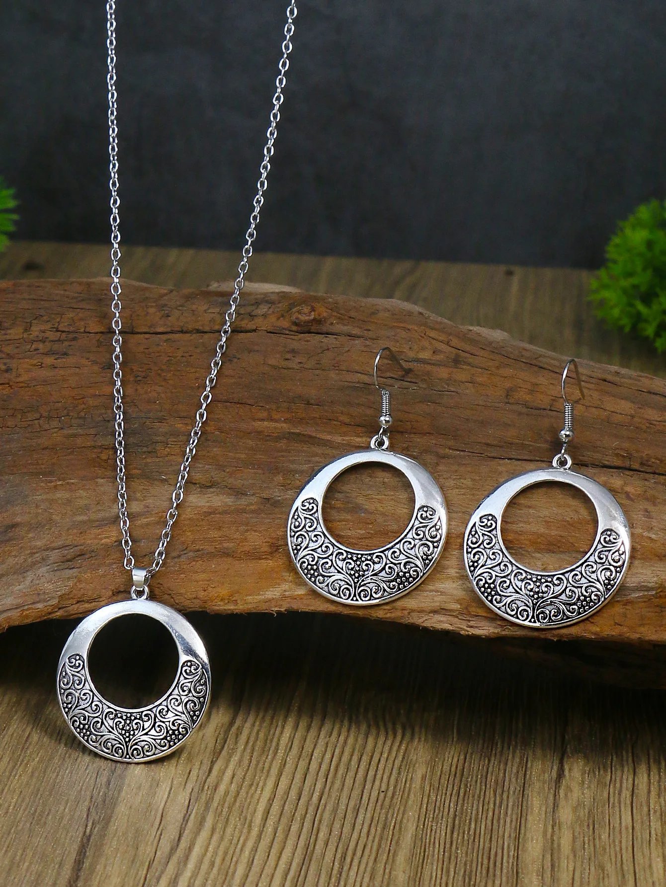 Vintage Ethnic Style Silver Pendant Earrings Necklace Set Round Ring Simple Carved Women's Style Earrings Necklace Combination Vintage Ethnic Style Silver Pendant Earrings Necklace Set Round Ring Simple Carved Women's Style Earrings Necklace Combination