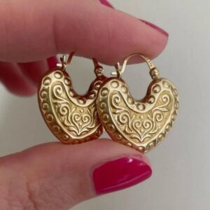 Ethnic Vintage Design Gold Color Heart Women's Earrings Classic Metal Hand filigree Pattern Hoops Earrings Woman Jewelry