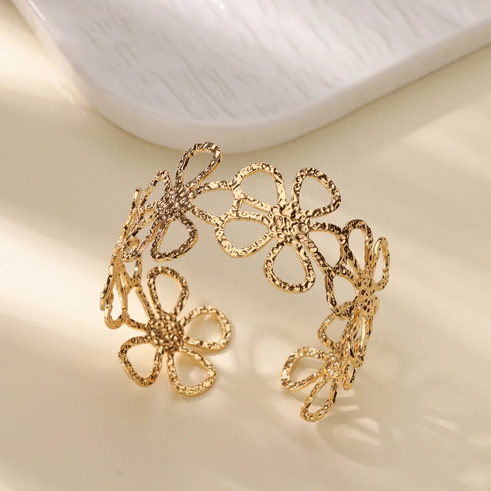 Vintage Stainless Steel Flower Bangles For Women Gold Color Fashion Open Flower Cuff Bracelets Bangle Party Jewelry Gift 2025 Vintage Stainless Steel Flower Bangles For Women Gold Color Fashion Open Flower Cuff Bracelets Bangle Party Jewelry Gift 2025