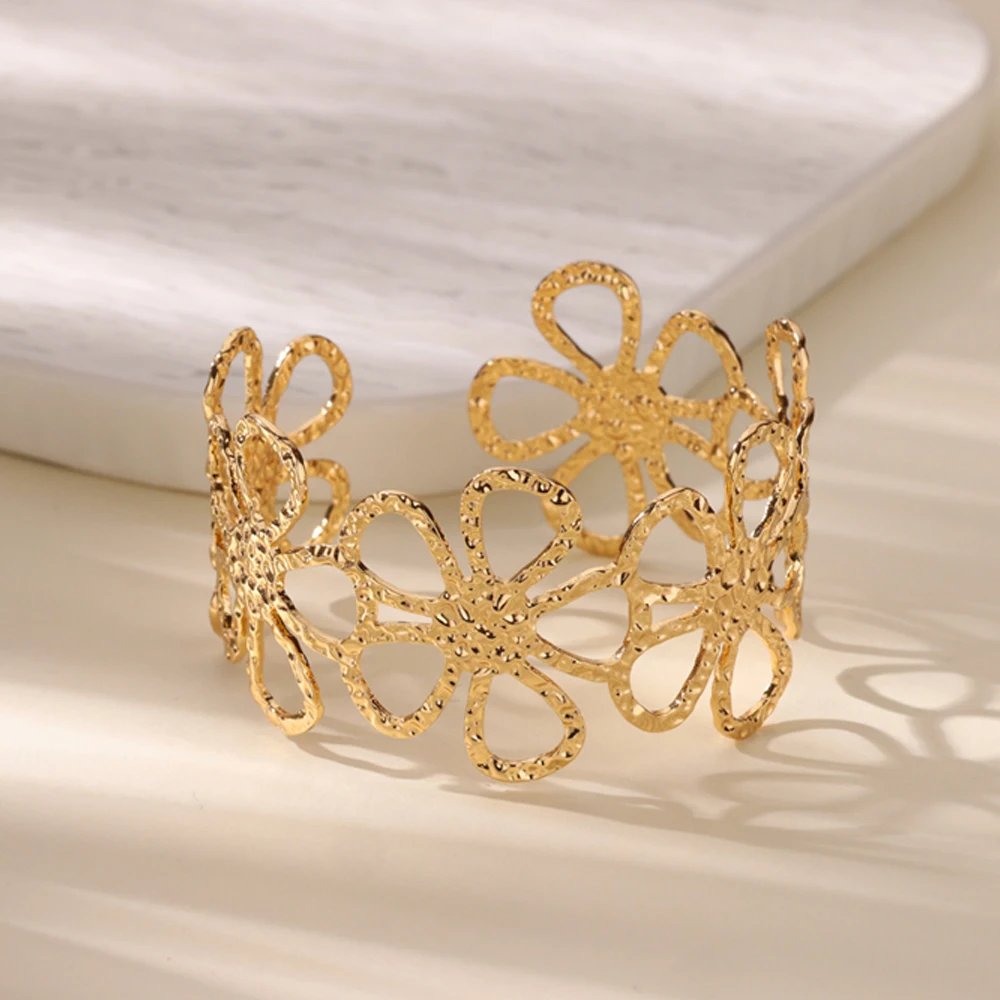 Vintage Stainless Steel Flower Bangles For Women Gold Color Fashion Open Flower Cuff Bracelets Bangle Party Jewelry Gift 2025 Vintage Stainless Steel Flower Bangles For Women Gold Color Fashion Open Flower Cuff Bracelets Bangle Party Jewelry Gift 2025