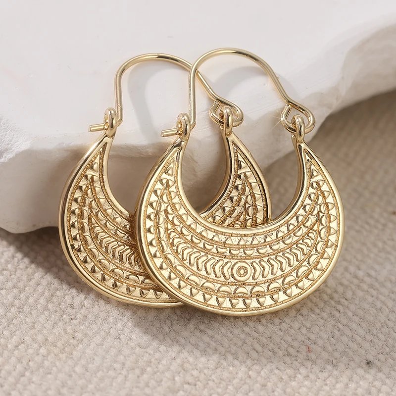 Bohemian Style Hand Carved Textured Golden Plated Hoop Earrings for Women Vintage Exquisite Festival Jewelry Accessories Crafts
