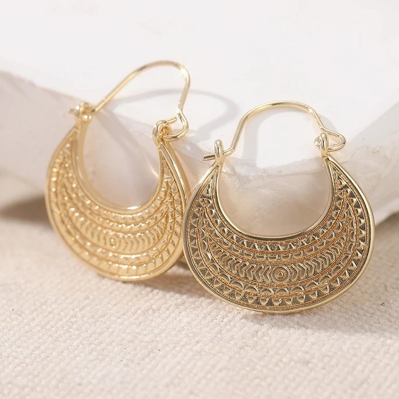Bohemian Style Hand Carved Textured Golden Plated Hoop Earrings for Women Vintage Exquisite Festival Jewelry Accessories Crafts