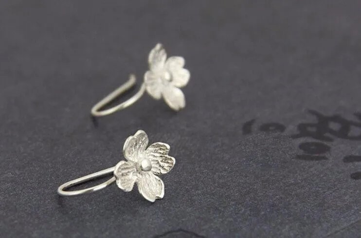 Fashion New 925 Sterling Silver Jewelry Exquisite Classic Four Floral Fortune Earrings E056