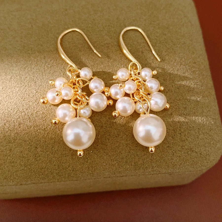 Imitation Pearl Beaded Dangle Earrings for Women French Elegant Grape Shape Cluster Tassel Ear Hooks Bridal Banquet Jewelry N