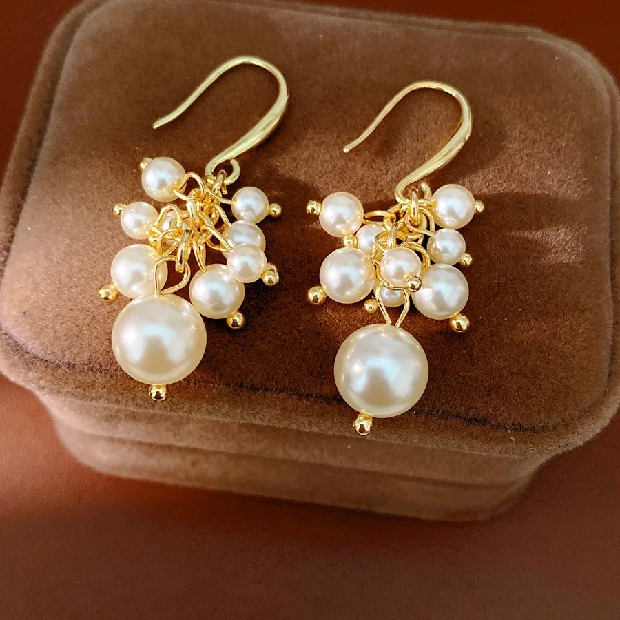 Imitation Pearl Beaded Dangle Earrings for Women French Elegant Grape Shape Cluster Tassel Ear Hooks Bridal Banquet Jewelry N