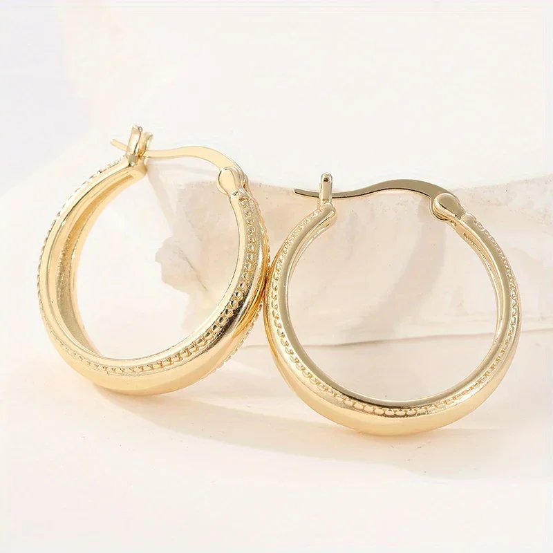 Vintage Copper Material Wide Face Craftsman Carved Lace Earrings for Women's Fashion Hoop Earrings