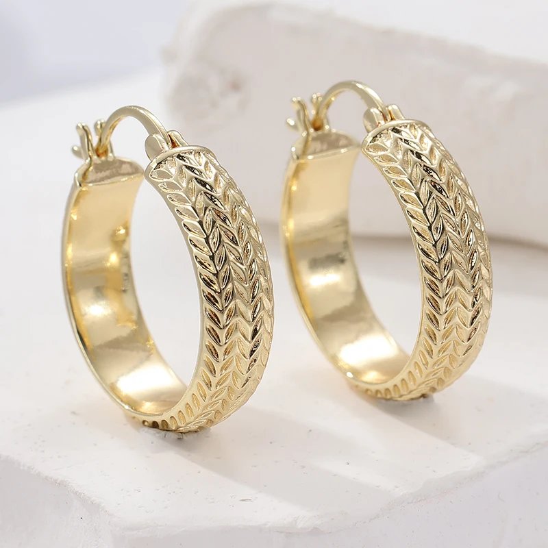Vintage Copper Material Wide Face Craftsman Carved Lace Earrings for Women's Fashion Hoop Earrings