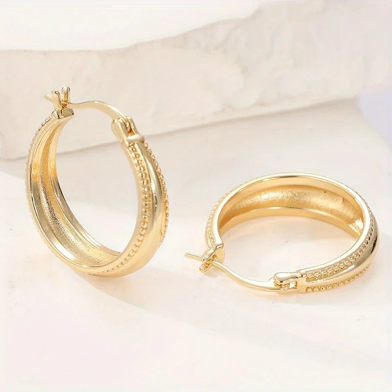 Vintage Copper Material Wide Face Craftsman Carved Lace Earrings for Women's Fashion Hoop Earrings