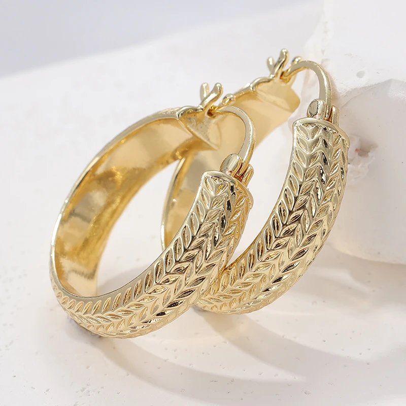 Vintage Copper Material Wide Face Craftsman Carved Lace Earrings for Women's Fashion Hoop Earrings