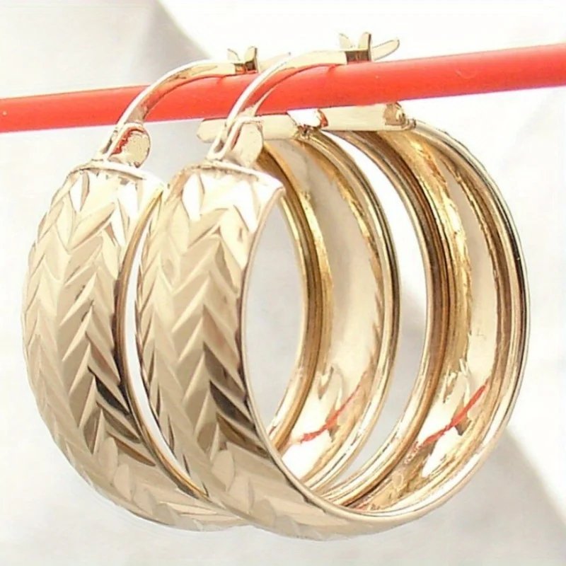 Vintage Copper Material Wide Face Craftsman Carved Lace Earrings for Women's Fashion Hoop Earrings