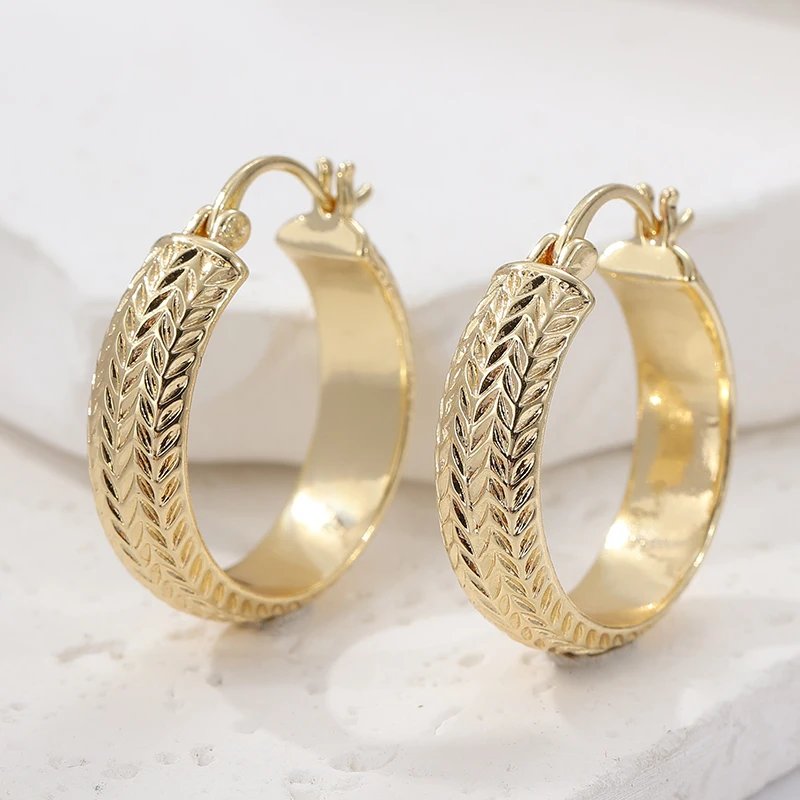 Vintage Copper Material Wide Face Craftsman Carved Lace Earrings for Women's Fashion Hoop Earrings
